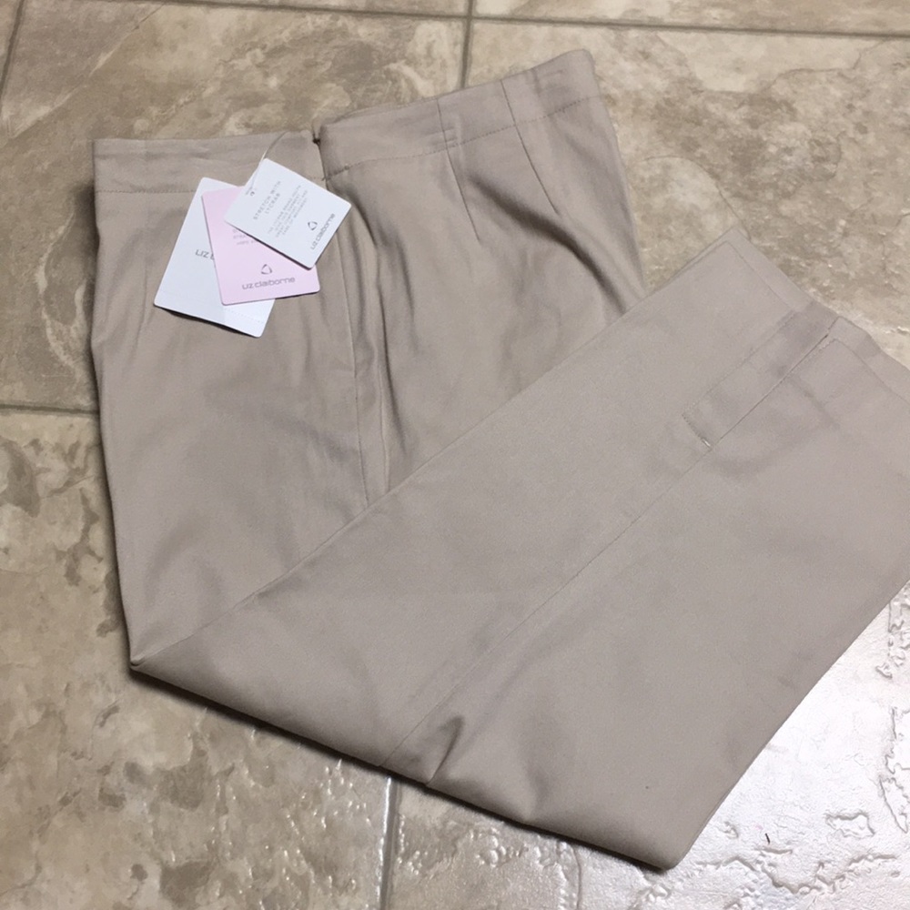 Liz Claiborne light tan Capri pants